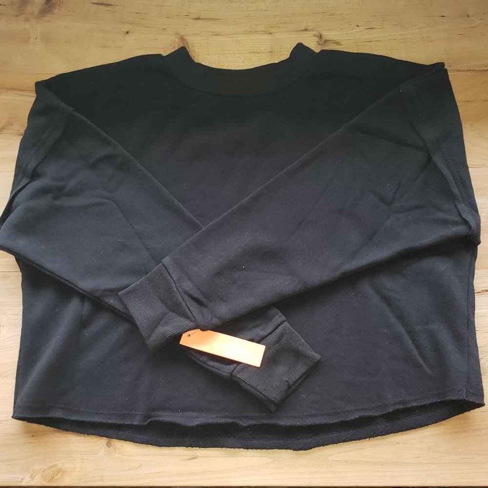 Women's Black Longsleeve Crop Sweatshirt